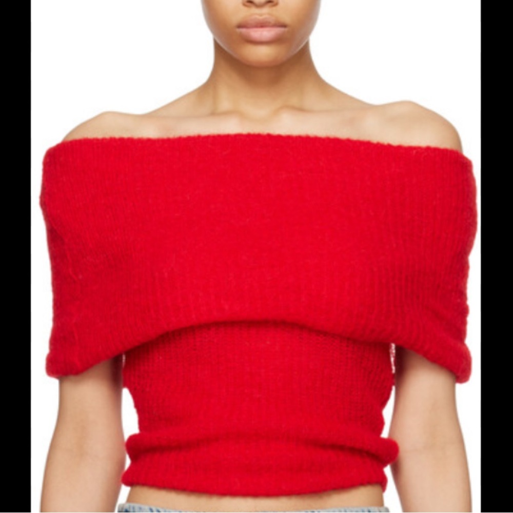 Gimguas Red off the shoulder sweater♥️
